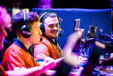 Veqaj「FNATICとのトライアウトは1日だけだったが、本当にうまくいった。たった3時間で、まるで1年前からチームメンバーだったかのようなコミュニケーションを取れたんだ。」のサムネイル画像